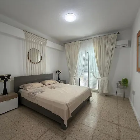 A Cozy Near The Ligthouse Beach! Nearby! Appartement Paphos