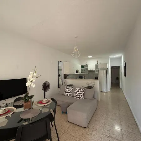 A Cozy Near The Ligthouse Beach! Nearby! Paphos
